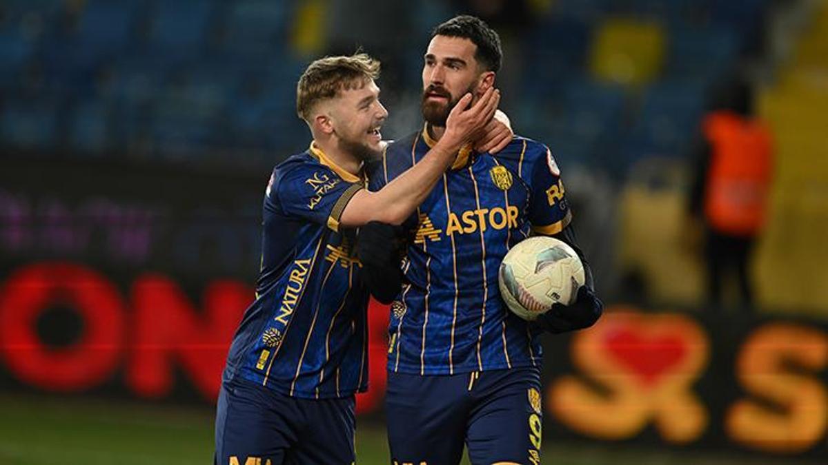 Ankaragücü, Bandırmaspor’u 4-0 Mağlup Ederek 5 Haftalık Galibiyet Hasretine Son Verdi