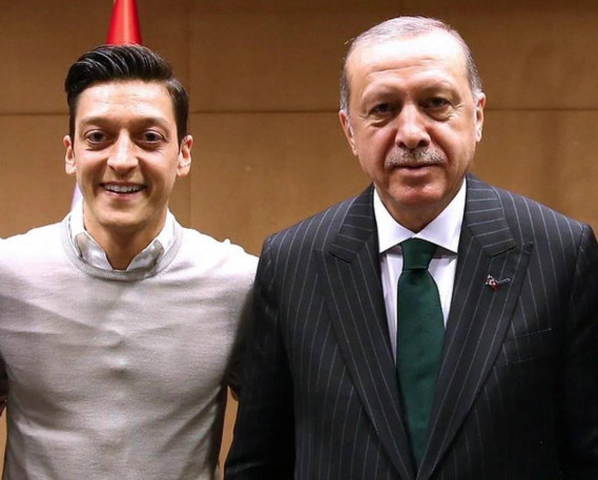 Mesut Özil ve Sinan Akçıl Ak Parti MKYK’da
