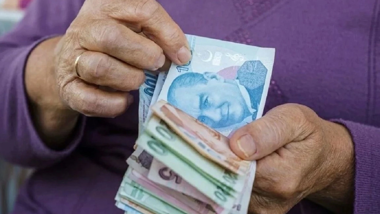 Emekli Olup Çalışanları Bekleyen Şok Değişiklik: Maaşlar Kesilecek!